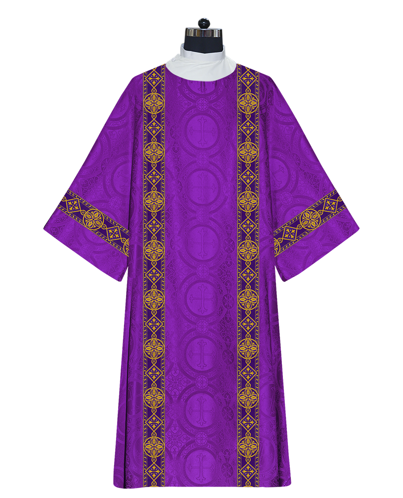 DALMATIC VESTMENT WITH DIAMOND LACE
