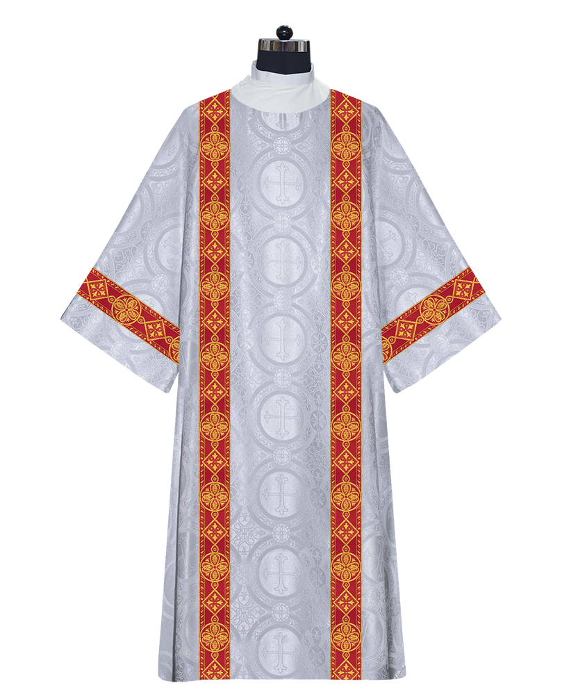 DALMATIC VESTMENT WITH DIAMOND LACE